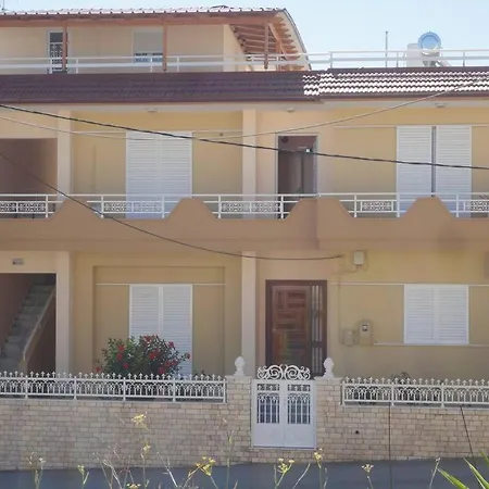 Beautiful With 3 Bedrooms Apartmán *